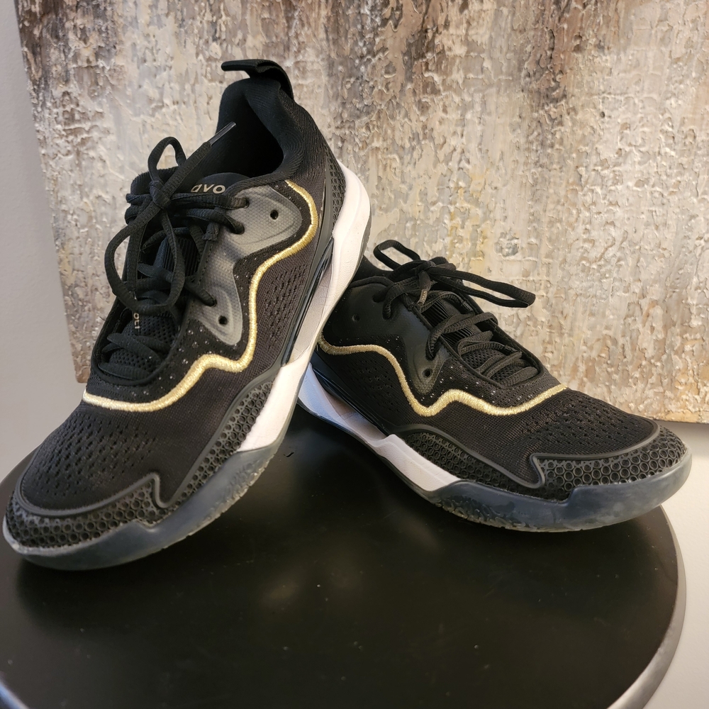 Avoli Women's Black and Gold Athletic Shoes